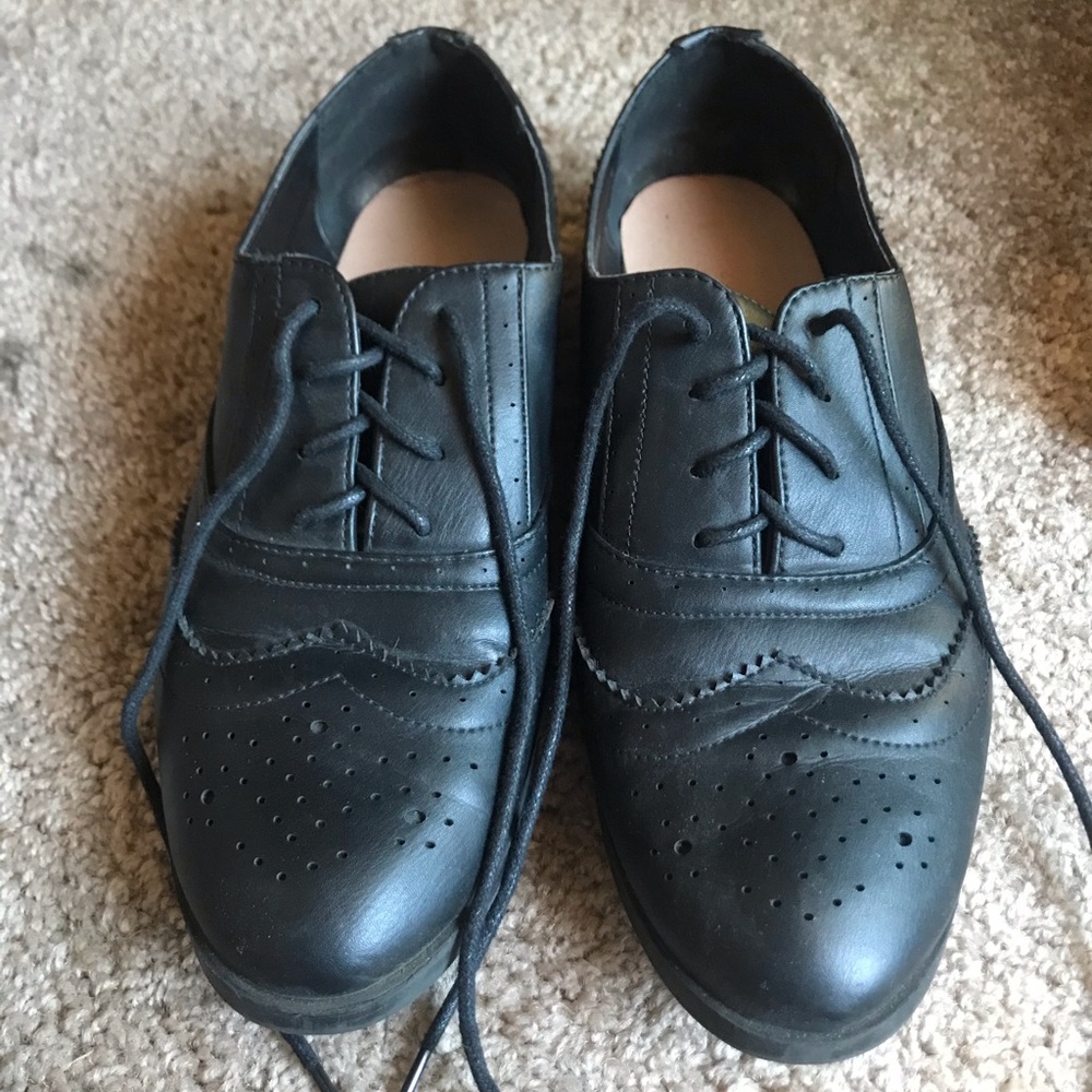 Black Wingtip Oxford flats